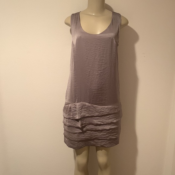 Silky ruffle dress - Picture 1 of 9